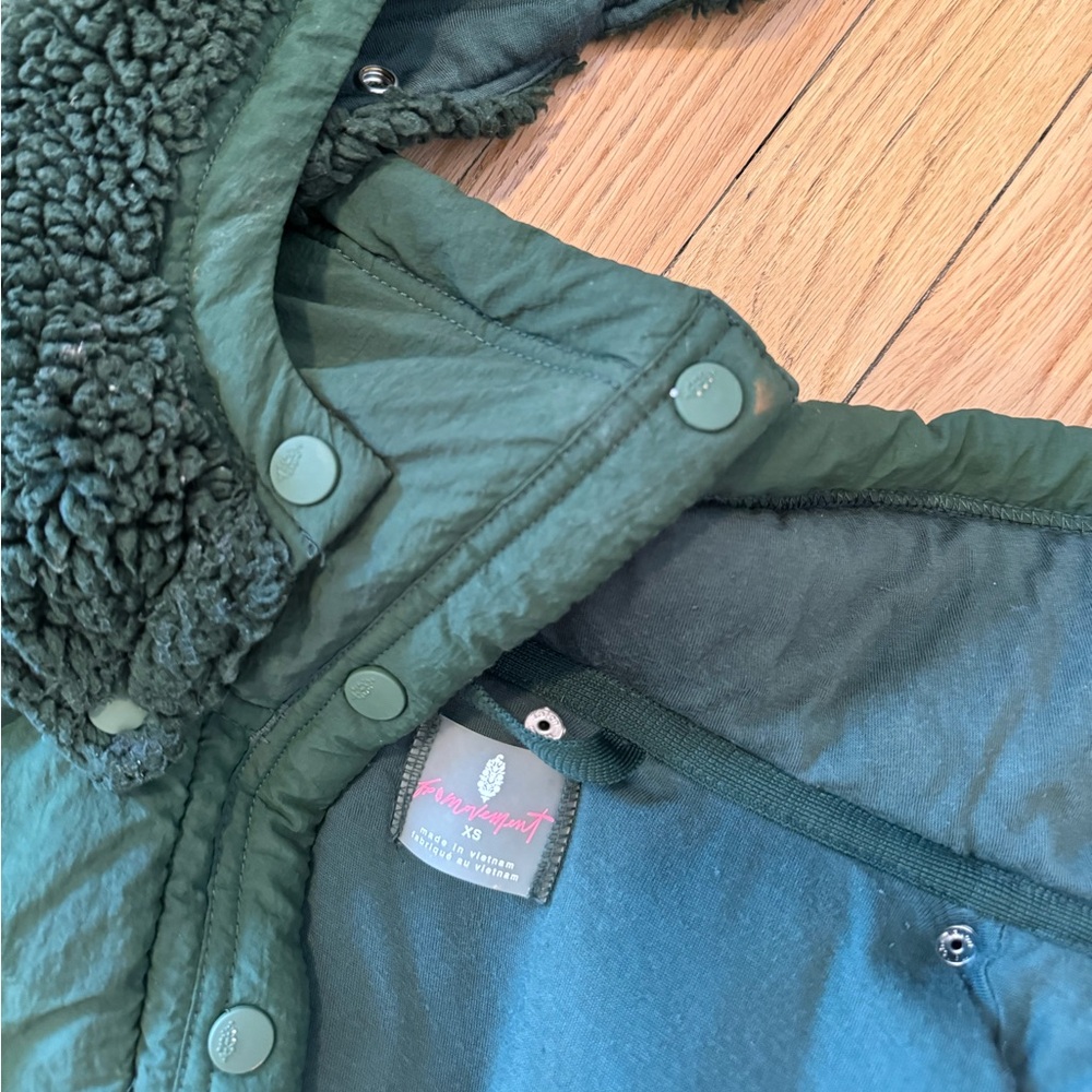 Urban outfitters green winter jacket removable hood!